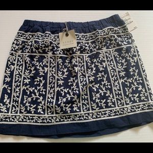 NWT Hinge blue skirt with white floral pattern - S